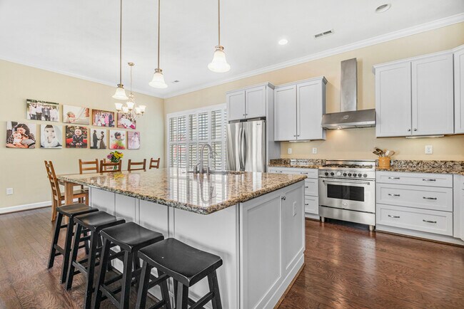 3224 Patrick Henry Dr