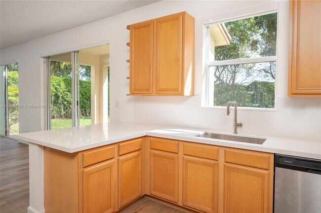 Photo - 19282 Seneca Ave