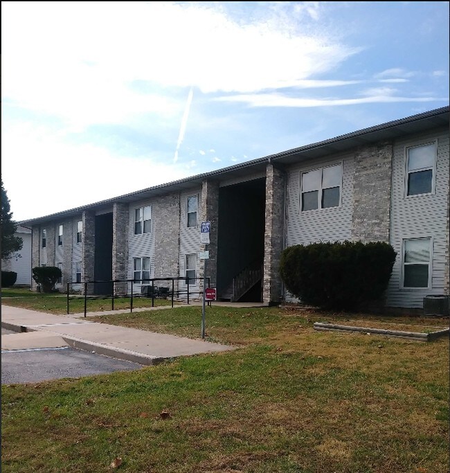 Sycamore South Apartments For Rent In Aurora Mo Forrent Com