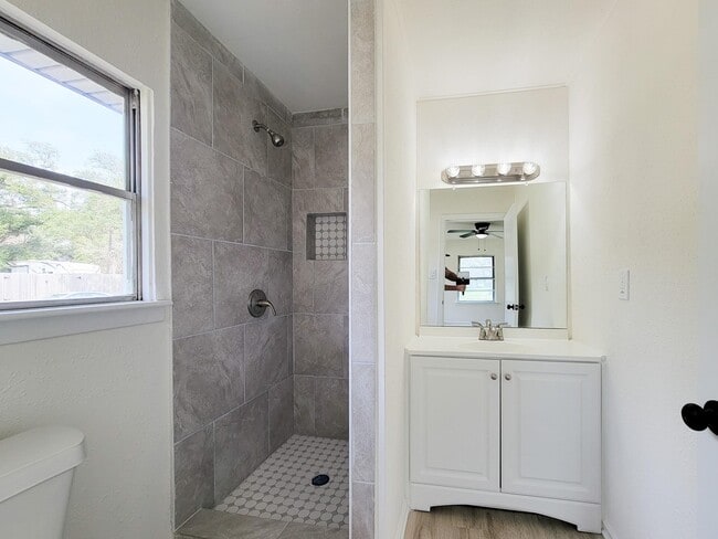 Photo - 301 Cypress St