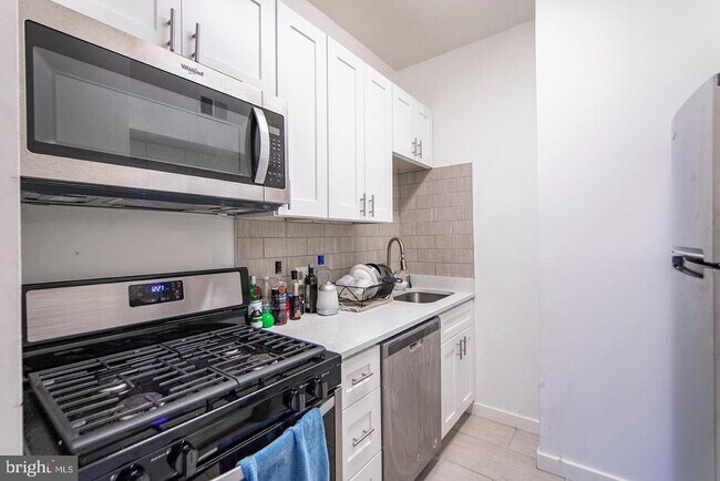 Building Photo - 3512 Lancaster Ave Unit 2W Rental