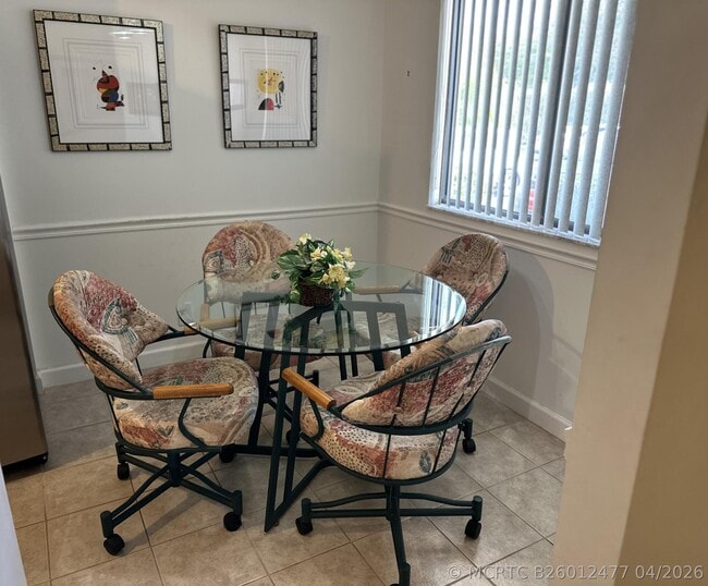 3138 Via Poinciana Unidad 114
