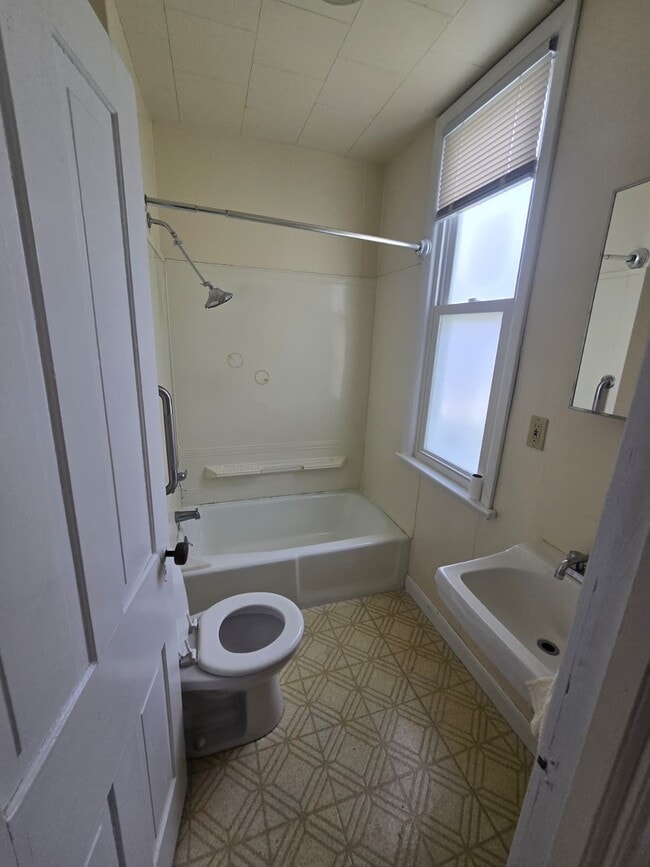 437 George St Unit 1