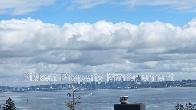 Building Photo - 2397 Alaska Ave E