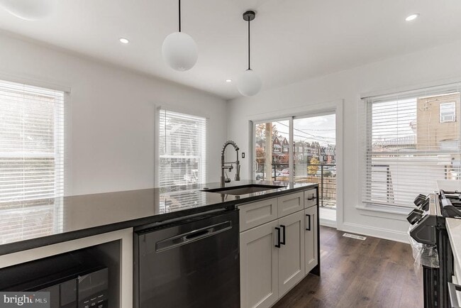 Photo - 5300 5th St NW