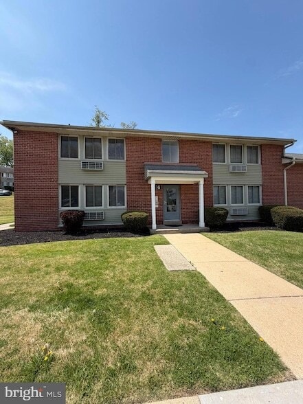 Building Photo - 250 Tanglewood Ln Unit G4