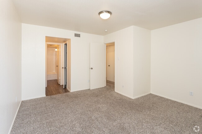 2HAB 2BA - 888 ft²