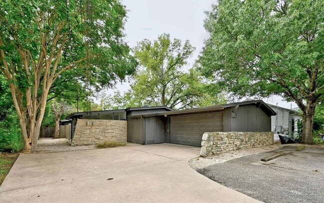 Building Photo - 5511 Jim Hogg Ave Rental