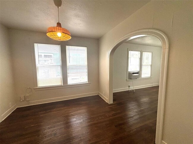 Photo - 4910 Avenue H