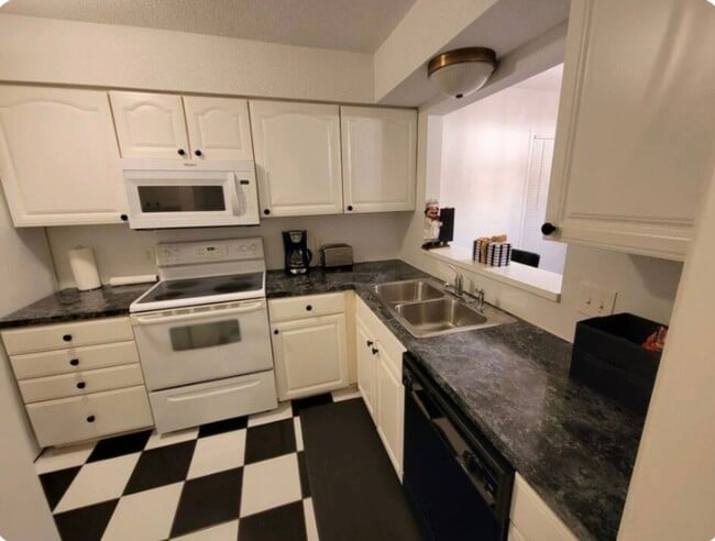 Photo - 400 17th Ave S