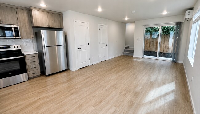 5734 NE 10th Ave Unit B