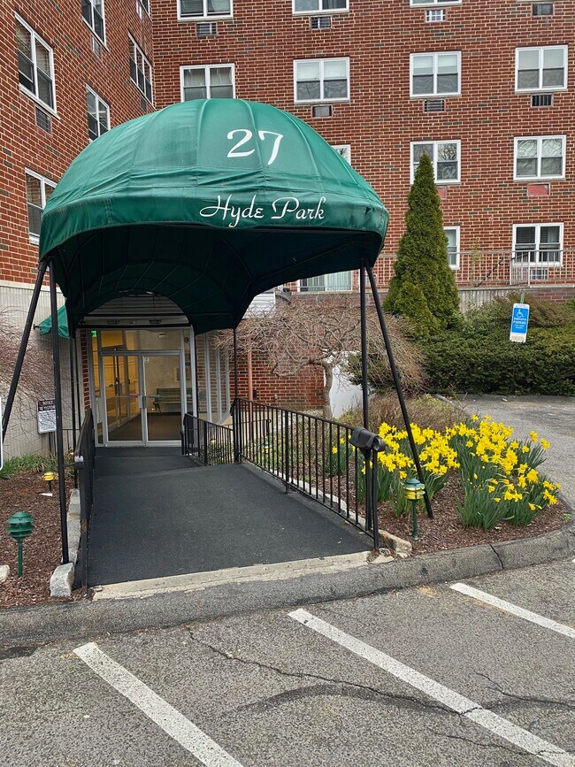 Photo - 27 Northill St Unidad 2J