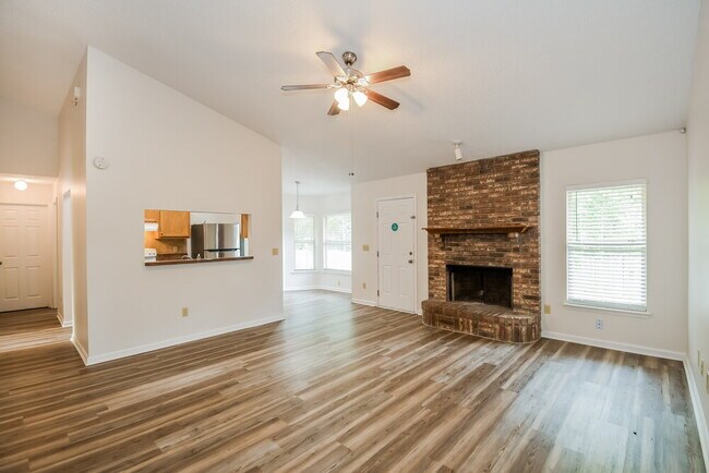 Photo - 283 Springfield Ct