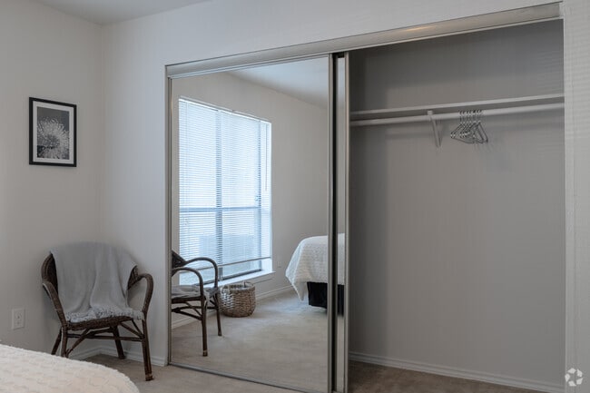 1BR, 1BA - 689SF - Dormitorio
