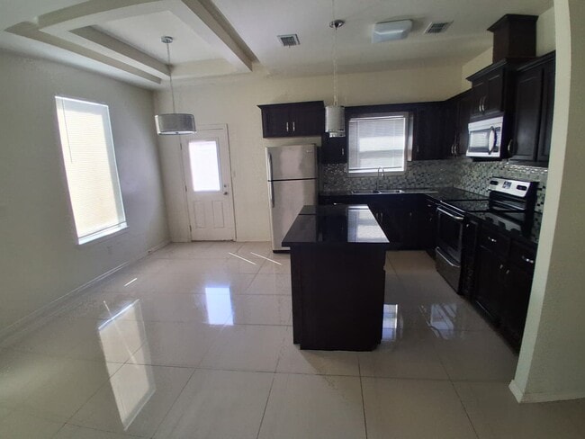 Building Photo - 1705 W Smith Dr Unit 1705-2