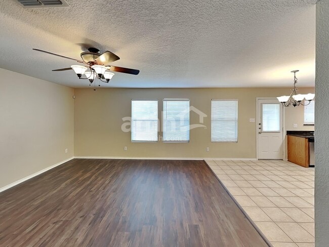 Photo - 8514 Silver Brush