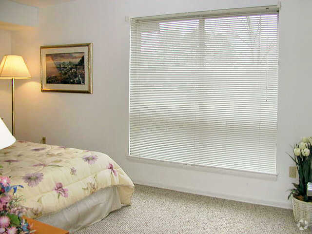 Bedroom - Fox Hill Apartments