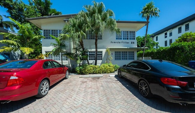 Photo - 86 Isle of Venice Dr Unidad ISLES OF VENICE FT LAUD Rental