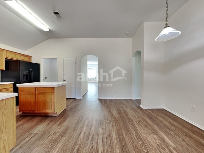 Photo - 1218 Taluca St