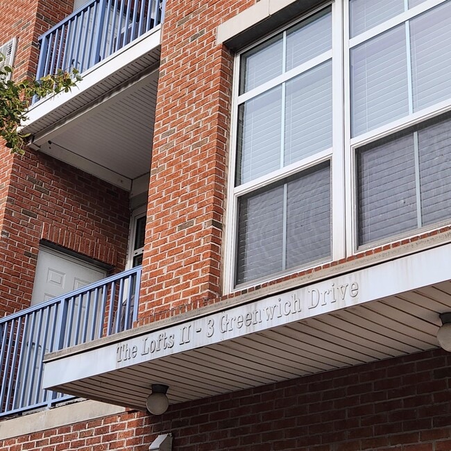 Building Photo - 3 Greenwich Dr Unit 86