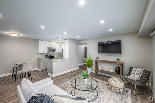 1BR, 1BA - 663SF - Living Room