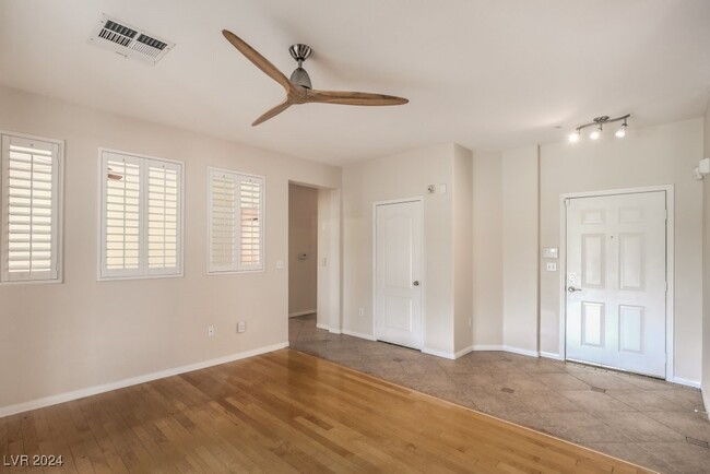 Photo - 900 Duckhorn Ct Unidad 106 Rental