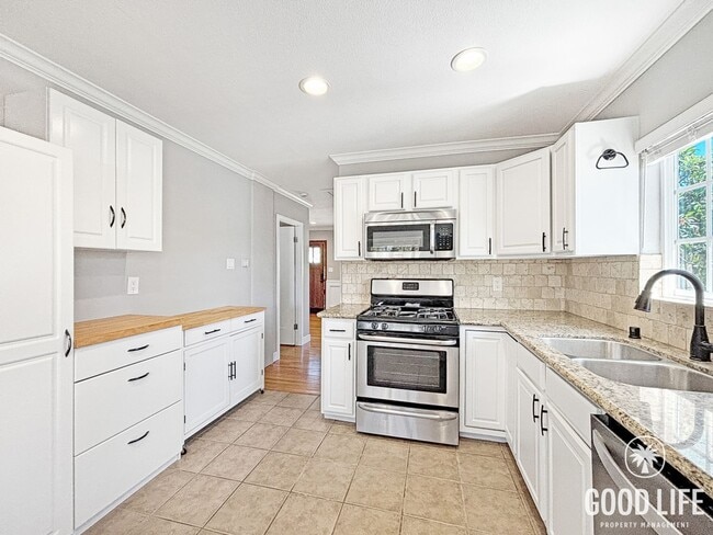 Photo - Cozy 2 bedroom, 1 bathroom home in North Park!