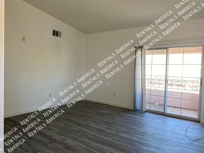 Photo - 401 Amber Pine St