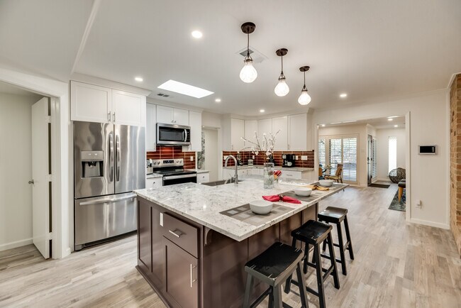 Photo - 9807 Airline Rd