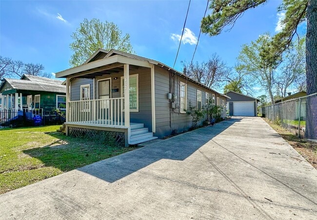 Photo - 132 Grothe Ln