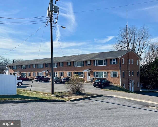 Building Photo - 201 MAIN St Unit A & B SECTIONS Rental