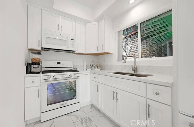 Photo - 19539 Tuba St