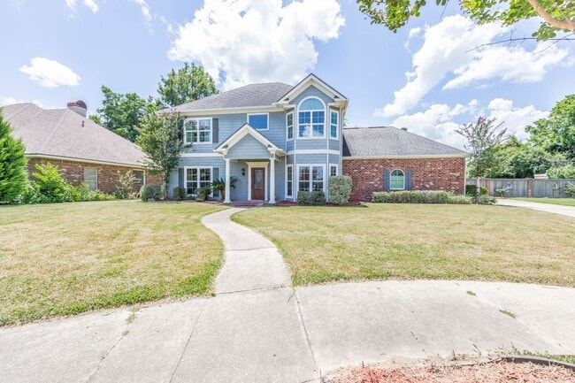 Building Photo - 300 Oak Hollow Dr