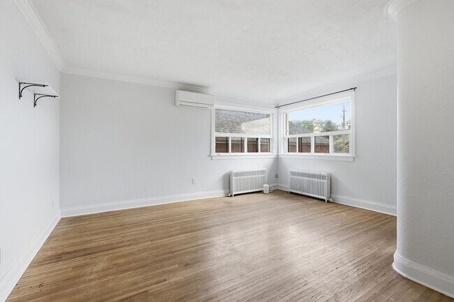 Photo - 676 Beresford Ave