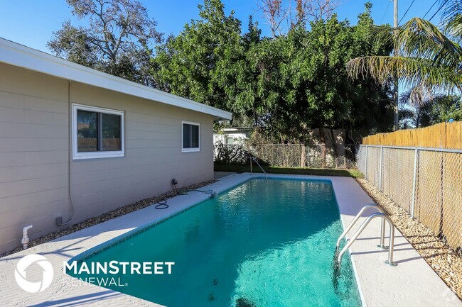 Building Photo - 1301 Farragut Dr N Rental