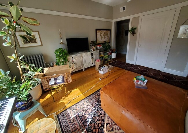 Photo - 2068 W Hutchinson St Unit 2