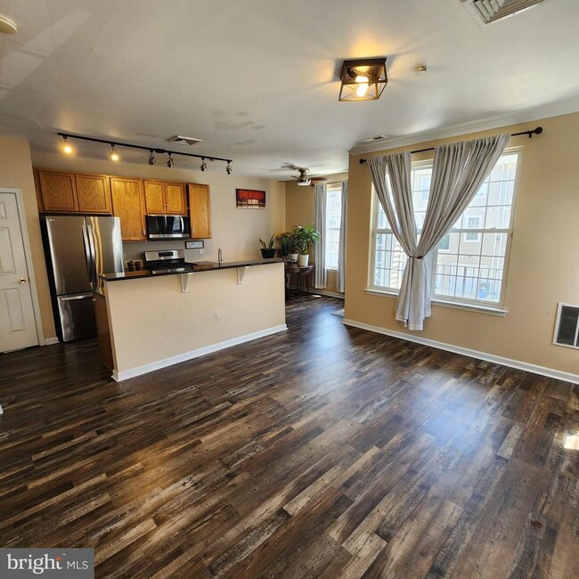 Building Photo - 1301 N 32nd St