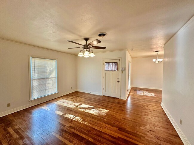 Photo - If You’ve Been Looking for Cozy, This Might Be It | 2/1 Pre-Leasing For 8/1