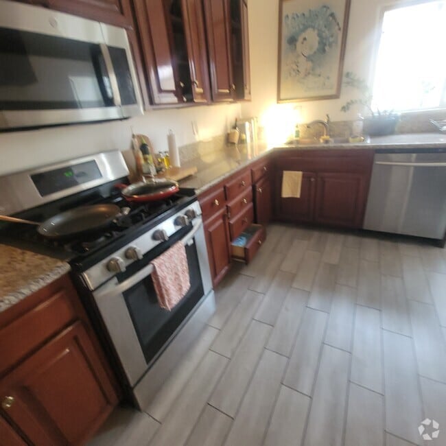 KITCHEN - 1347 S Mansfield Ave Unit 1347 SOUTH MANSFIELD Rental