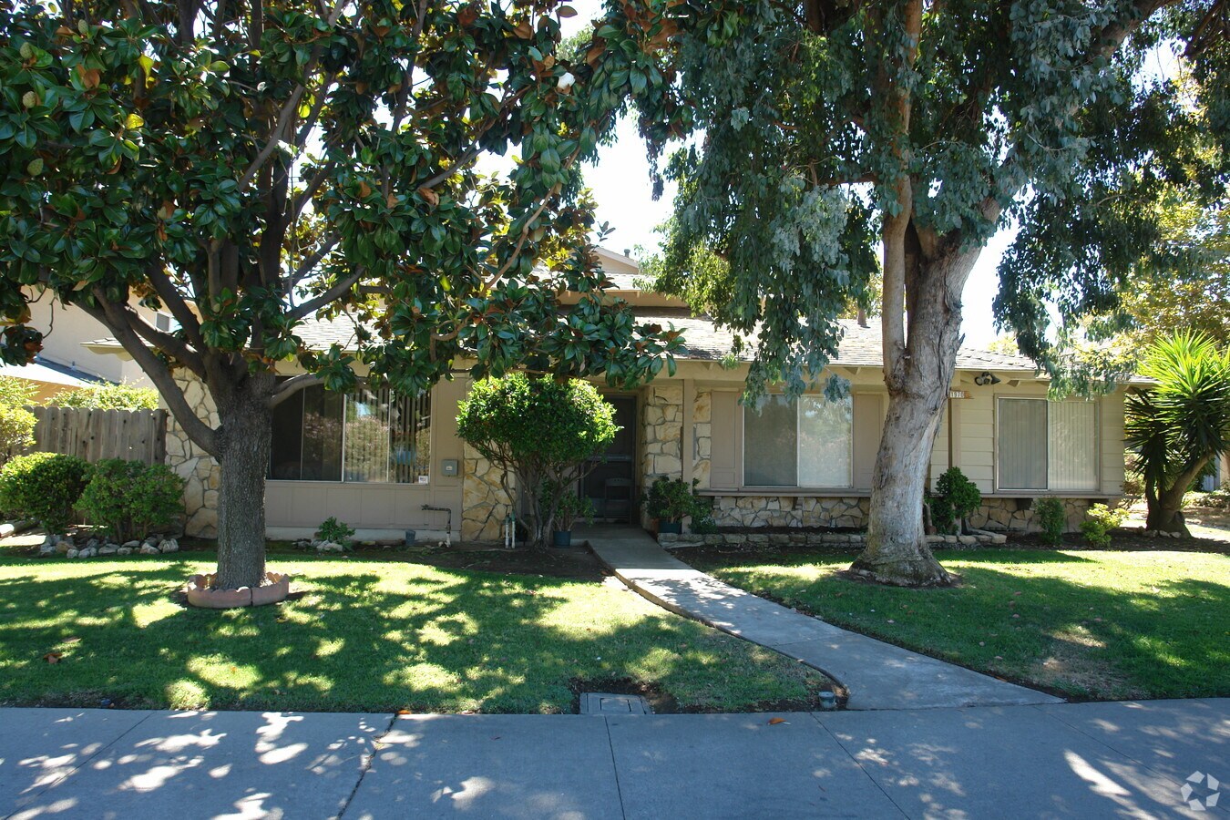 Photo - 1970 Southwest Expressway