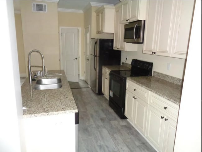 Photo - 3 Bed/2.5 Bath