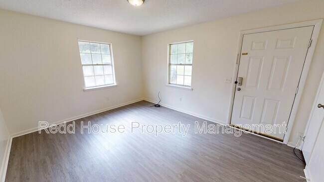 Photo - 901 E Grubbs St