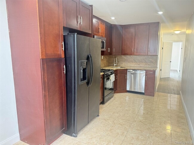 Building Photo - 84-22 Little Neck Pkwy