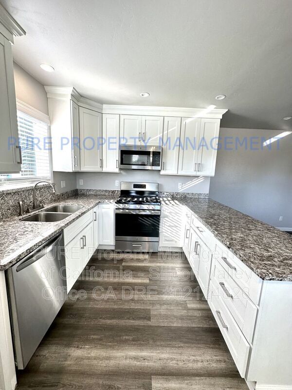 Photo - 545 California St