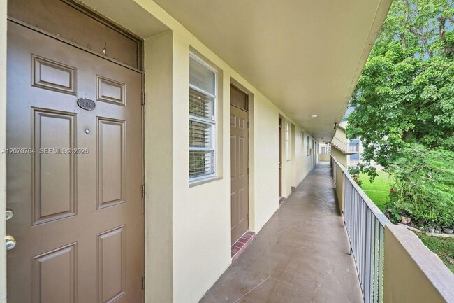 Building Photo - 5335 NW 10th Ct Unit 206