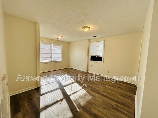 Photo - 2103 Taylor St