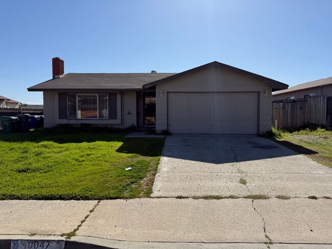 Building Photo - 4 Bedroom, 2 Bath Home with Large Yard + Two Car Garage