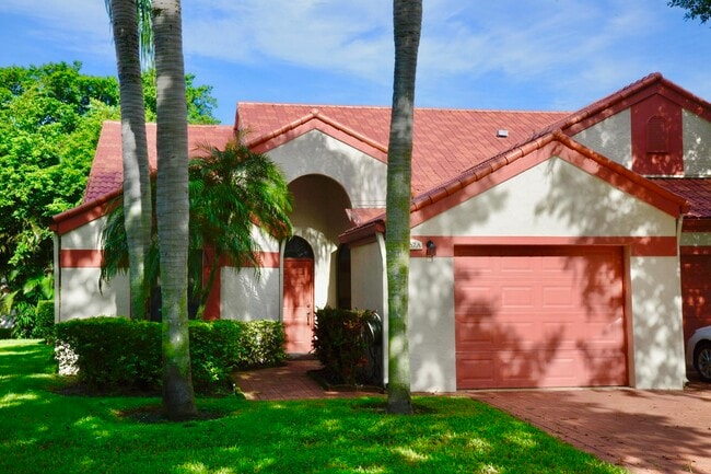 Building Photo - 7557 Lexington Club Blvd