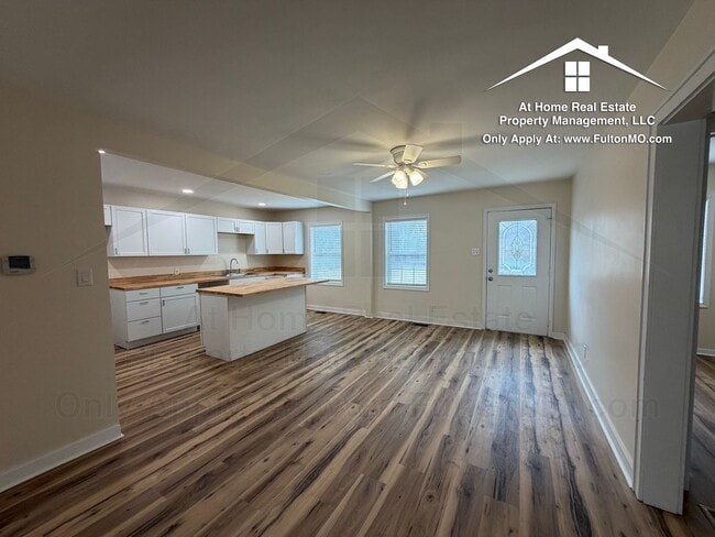 Photo - 703 W 7th St