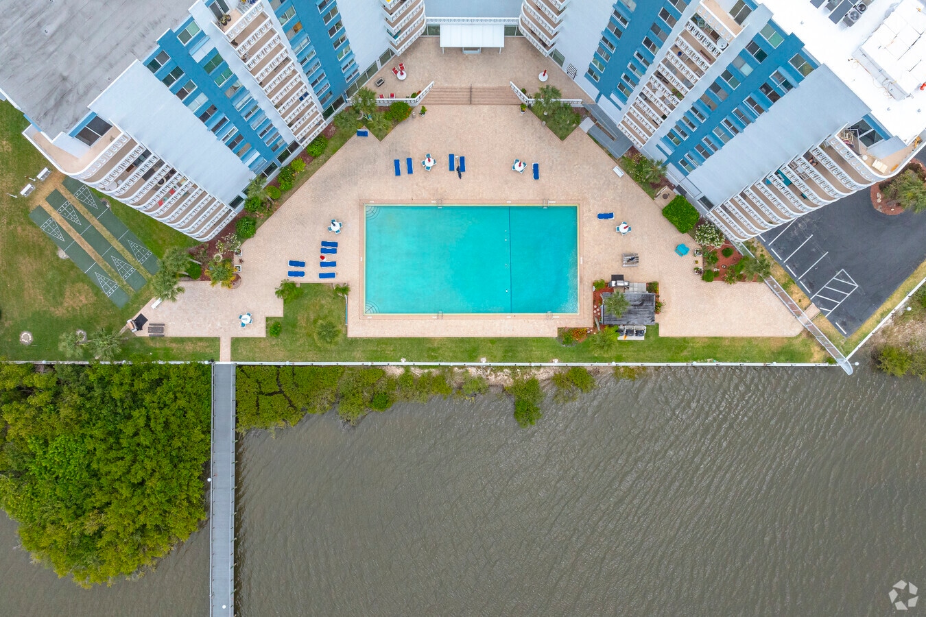 Alterno - Bayshore Club